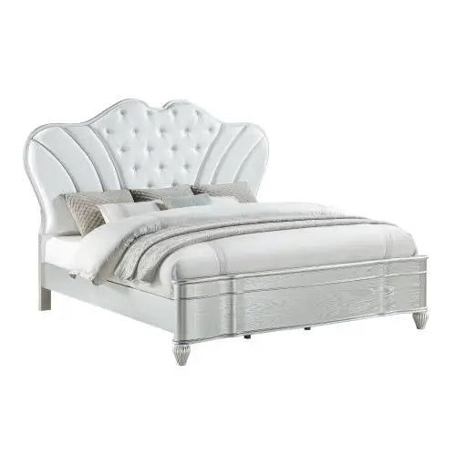 Landmark Traditional Style 4 Pc Queen Bedroom Set With Upholstered Button-Tufted Bed, Silver