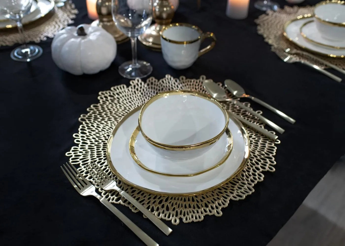 16-Piece Metallic Bubble Porcelain Dinnerware Set - Service for 4, White with Gold