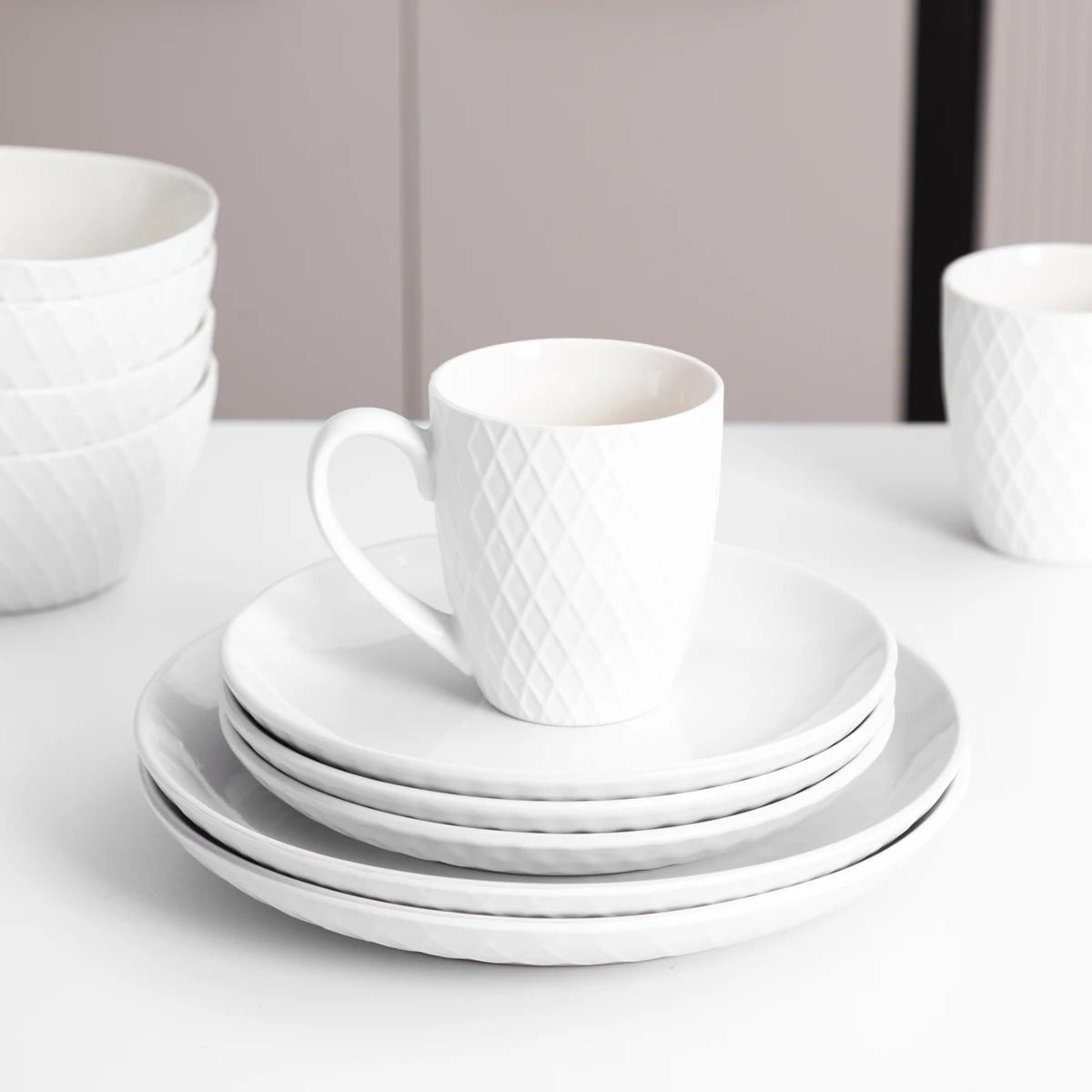 16 Piece Relief Pattern Porcelain Dinnerware Set