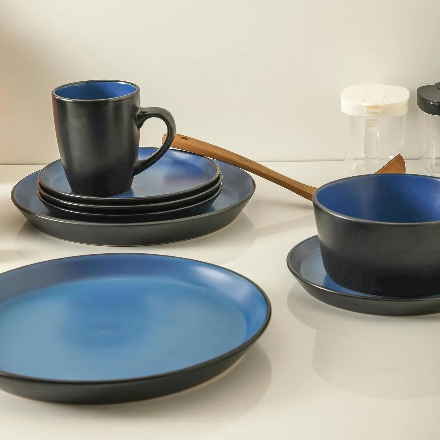 16-Piece Modern Stoneware Dinnerware Set