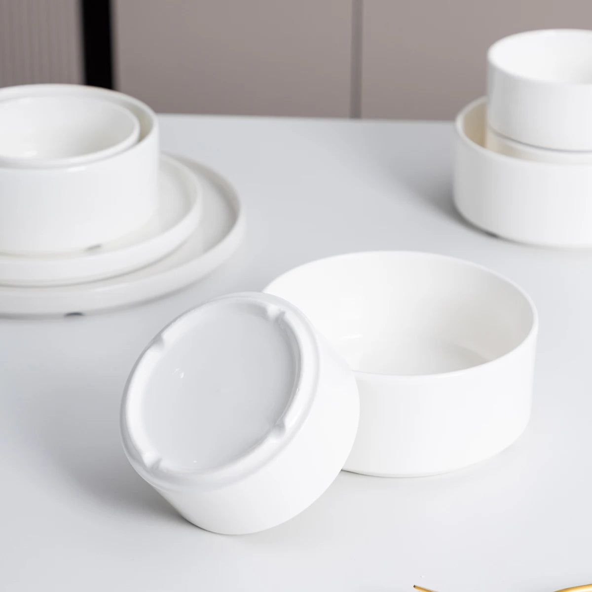 16/24-Piece Elegant White Ceramic Dinnerware Set