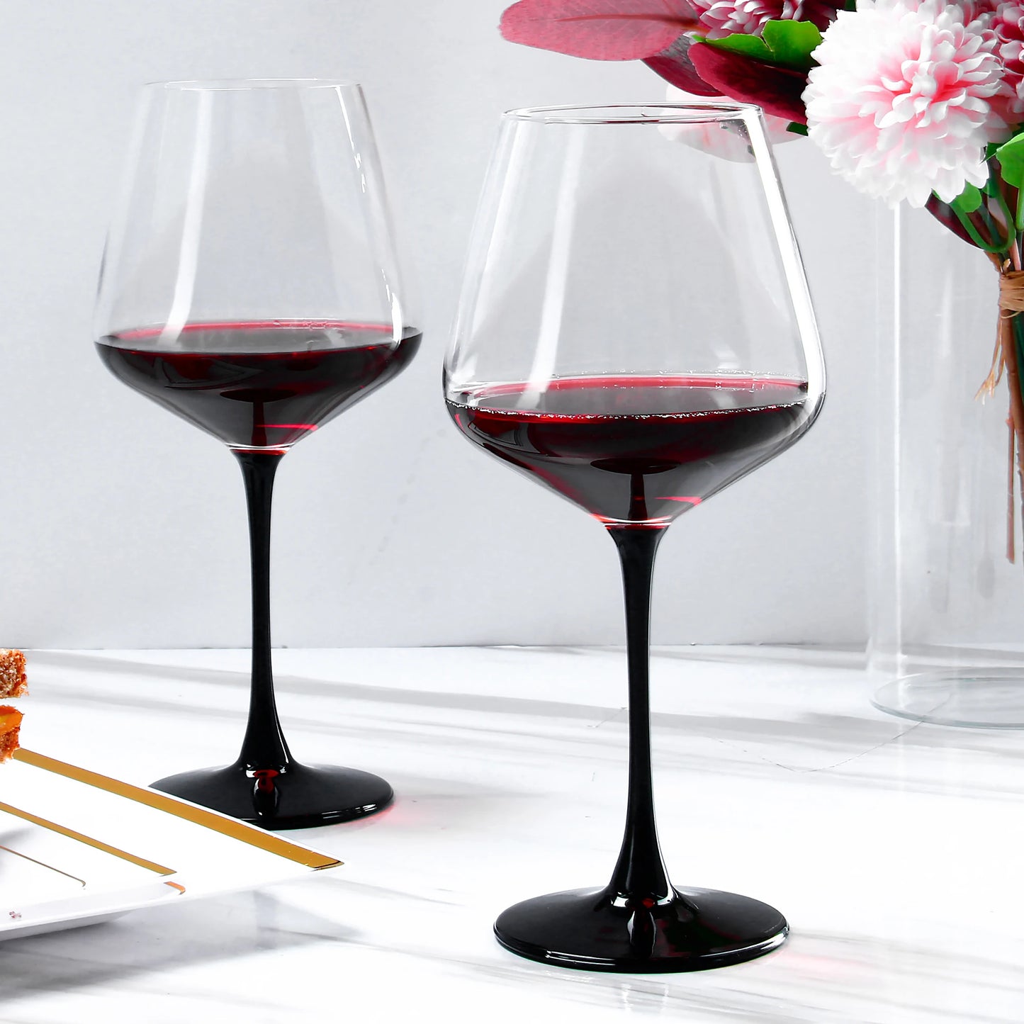 Set of 6, 20 oz Wine Glasses with Black Stem & Base