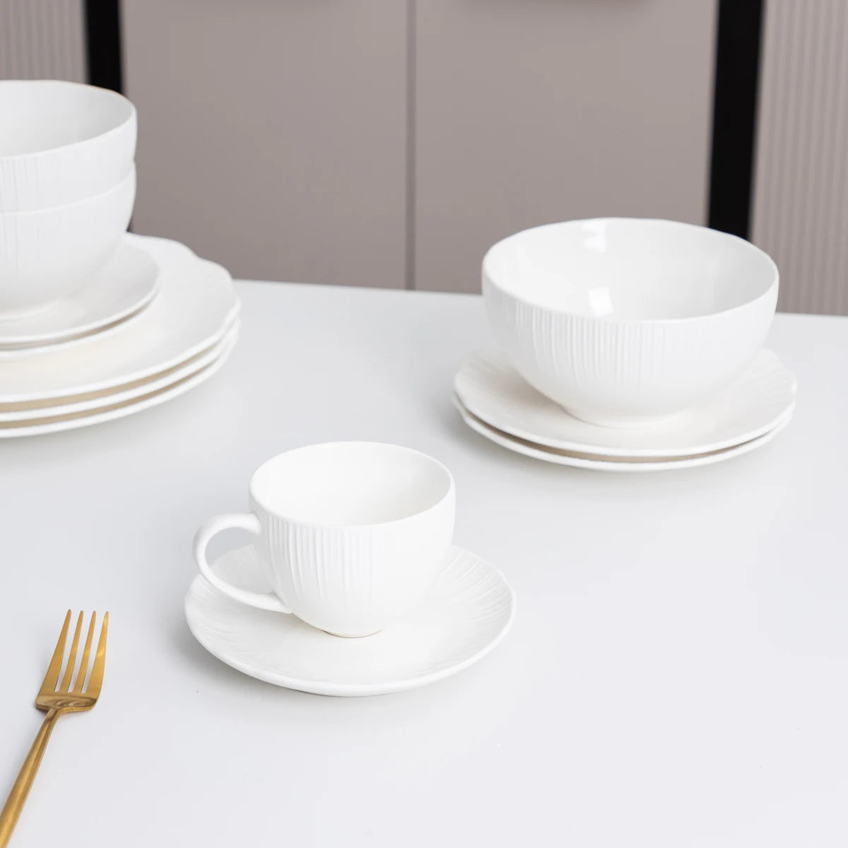 12/20-Piece Elegant White Porcelain Dinner Set