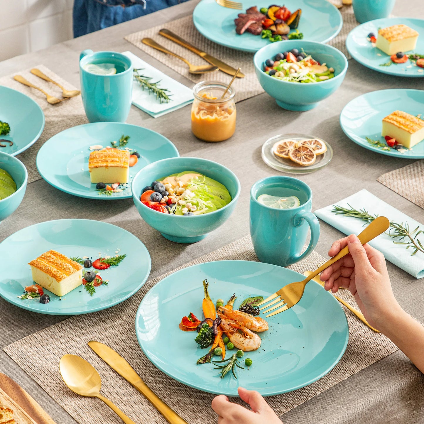 16/32/48-Piece Light Blue Ceramic Tableware Dinner Set